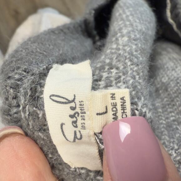 Easel Women's Size L Gray and Cream Star Pullover Sweater #3292 - Picture 3 of 6